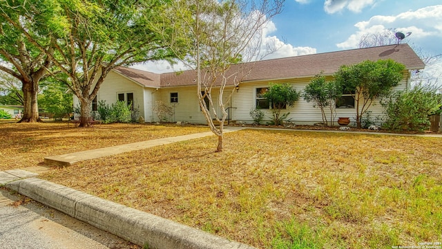 1801 3rd St, Floresville, TX 78114 - ranch-style home with a front yard and roof with shingles