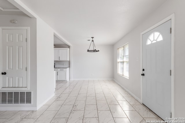 entryway with an inviting chandelier