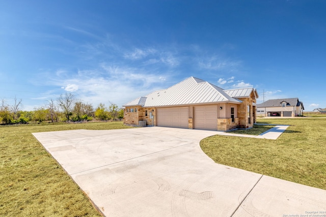 view of side of property featuring a garage and a yard