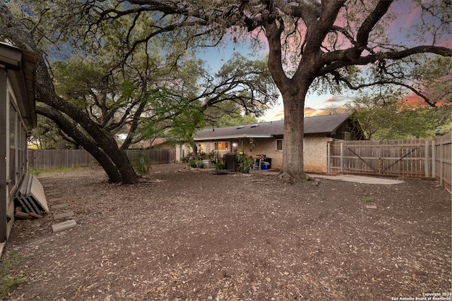 view of yard at dusk