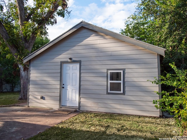 view of outdoor structure