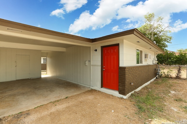 property entrance featuring a carport