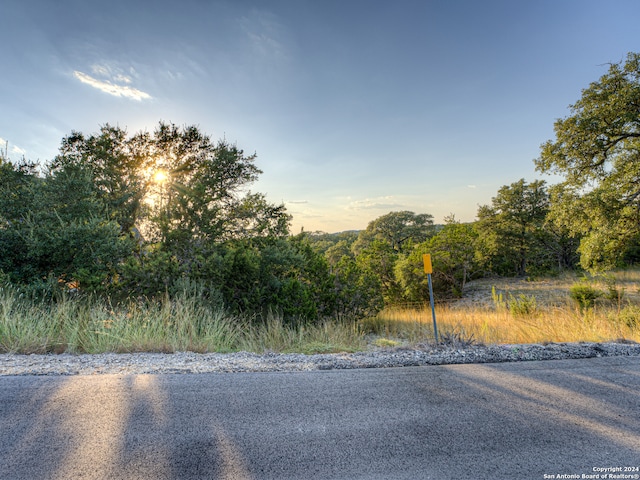 Listing photo 3 for 198 Sitting Bull Trl, Canyon Lake TX 78133