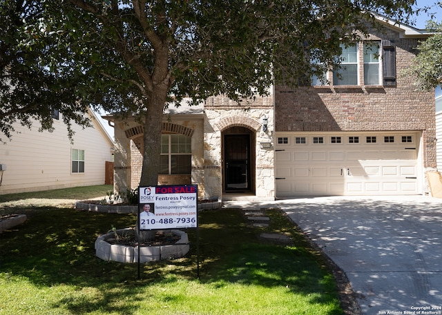 view of front facade featuring a front lawn and a garage