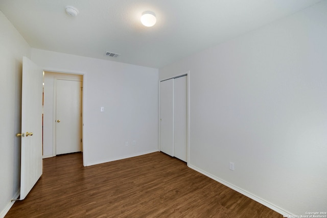 spare room with dark wood-type flooring