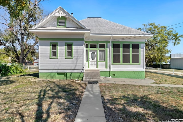 view of front of house featuring a front yard