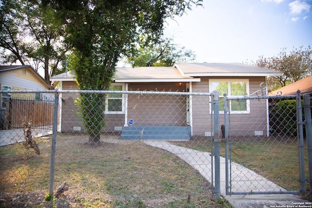 bungalow-style house featuring a front lawn