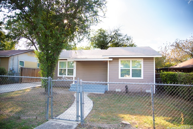 view of front facade with a front yard