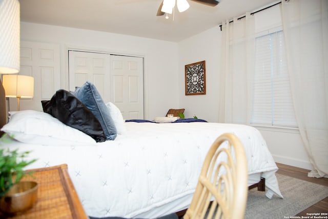 219 N San Horacio Ave, San Antonio, TX 78237 - bedroom with wood finished floors, a closet, a ceiling fan, and baseboards