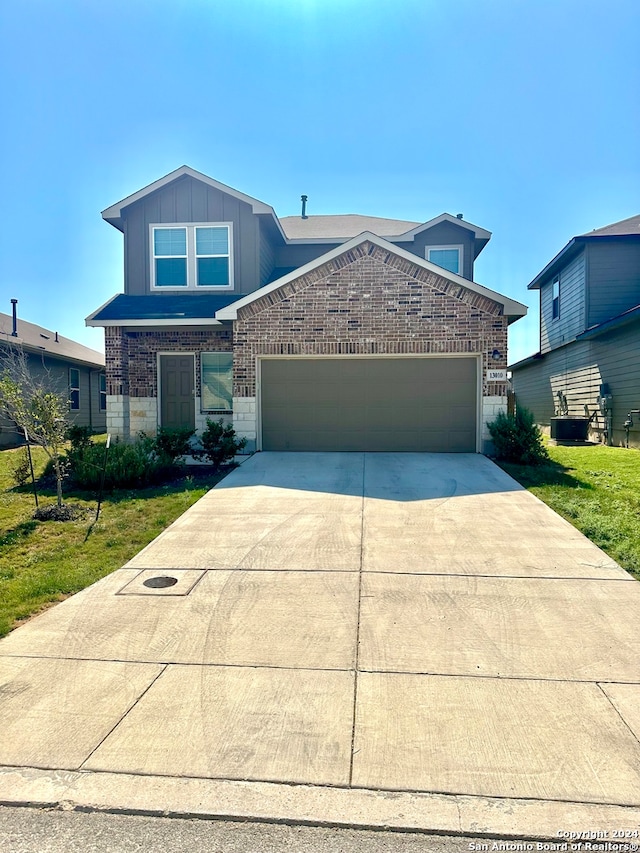 view of front of property with a front lawn