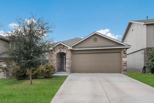 view of front facade featuring a front yard and a garage