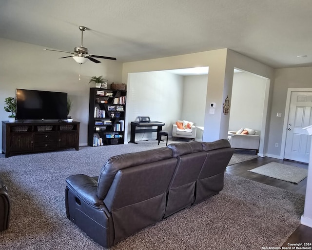 carpeted living room featuring ceiling fan