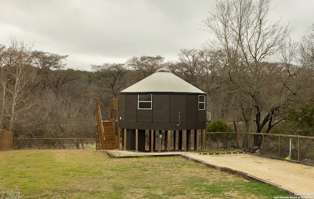 view of outdoor structure with a lawn