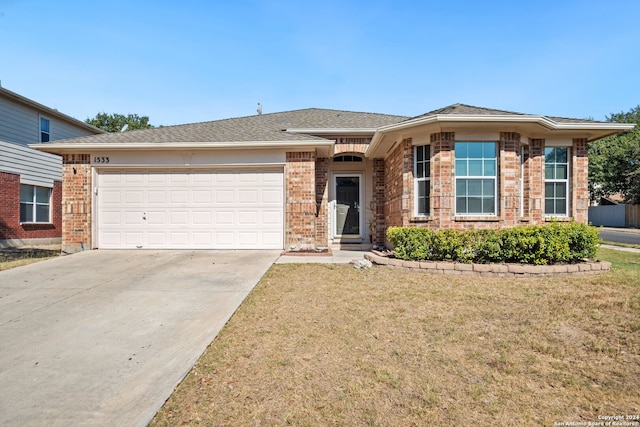 view of front facade featuring a garage and a front lawn