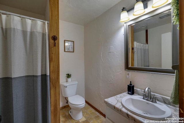 bathroom featuring a shower with curtain, vanity, and toilet