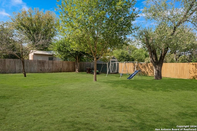 view of yard with a storage shed