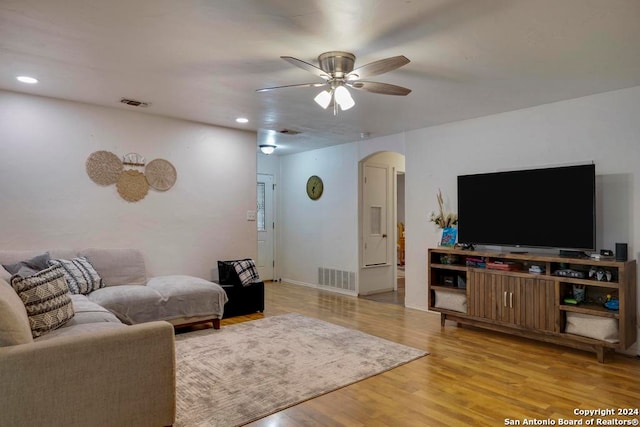 living room with light wood-type flooring and ceiling fan