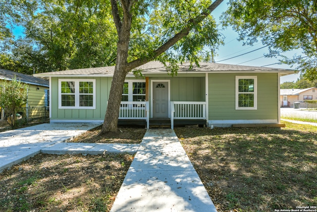 view of front of house with a porch