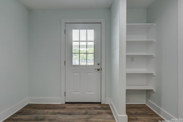2293 W Mill St, New Braunfels, TX 78130 - entryway with dark wood finished floors and baseboards