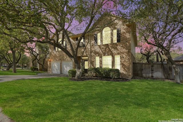 view of front property featuring a garage and a lawn