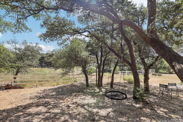 view of yard featuring a rural view