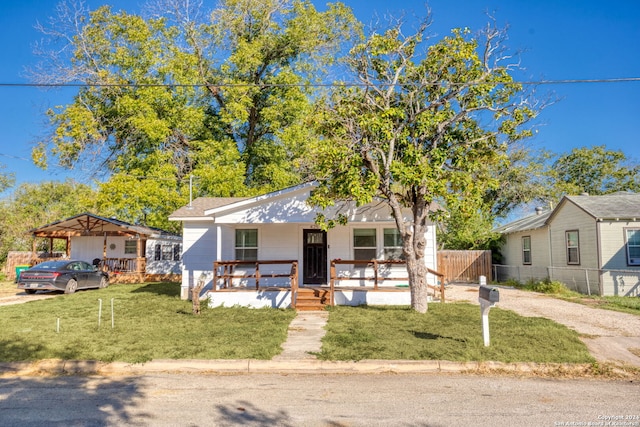 view of front facade with a front lawn and covered porch