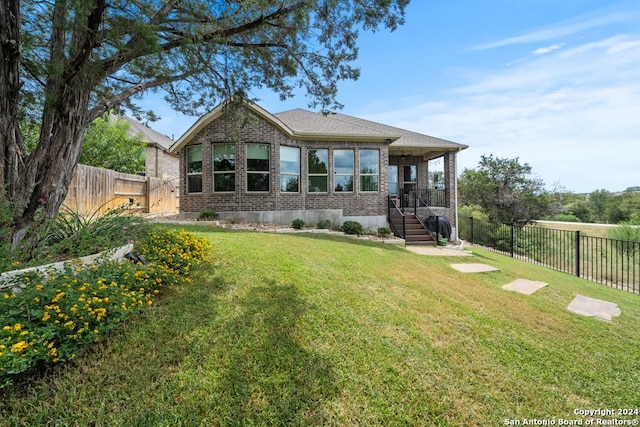 view of front facade with a front lawn