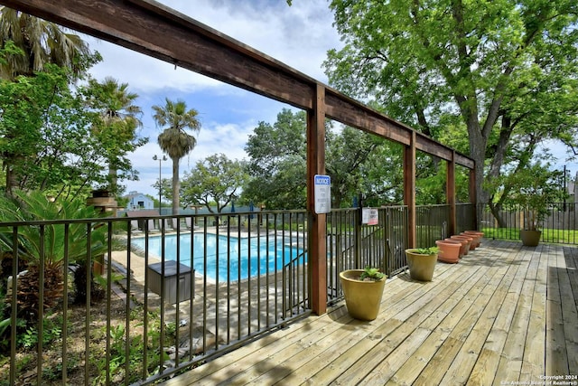 view of swimming pool