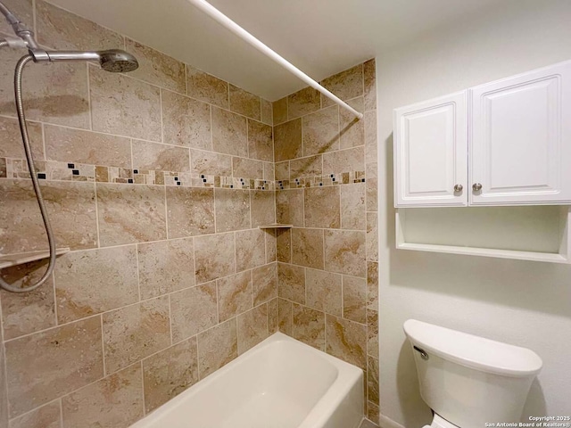 bathroom with tiled shower / bath and toilet