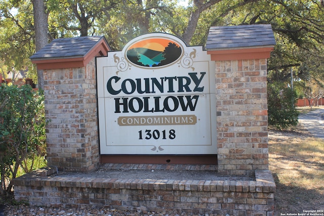 view of community / neighborhood sign