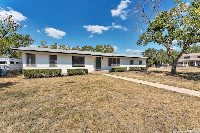 ranch-style house with a front yard