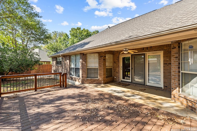 deck with ceiling fan