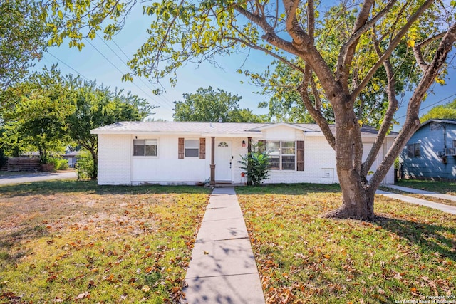 ranch-style home featuring a front yard