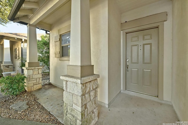 entrance to property featuring a porch