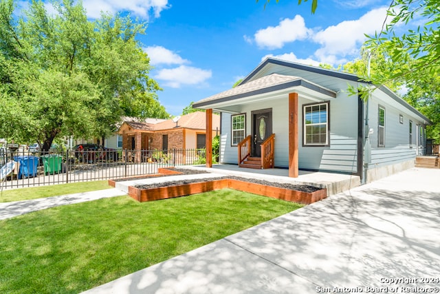 view of front of house with a front yard