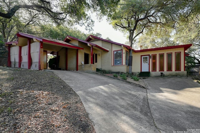 single story home featuring a carport