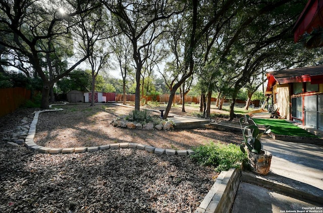 view of yard featuring a storage unit