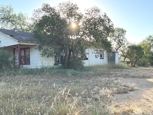 508 Hickory St, Jourdanton, TX 78026 - view of yard