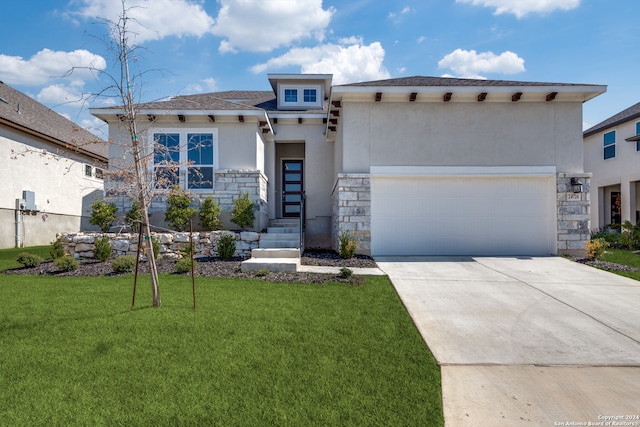 view of front of property featuring a front lawn