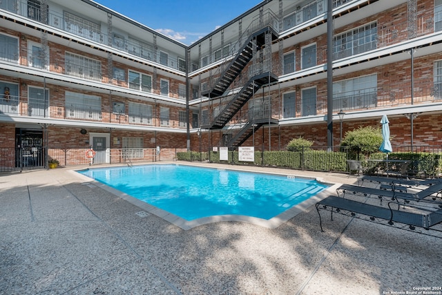 view of swimming pool featuring a patio