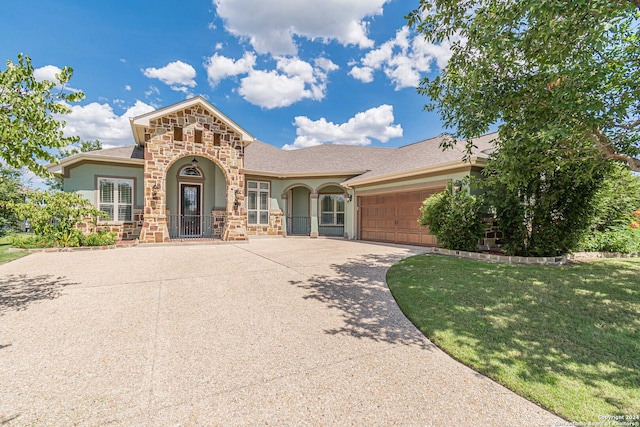 view of front of property featuring a garage and a front yard