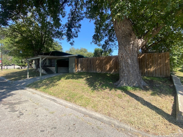 view of yard with a carport