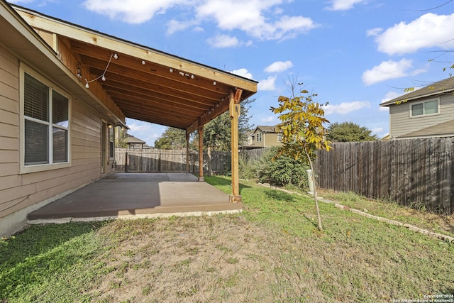 view of yard featuring a patio area