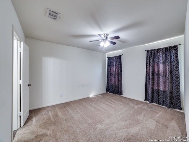 carpeted empty room featuring ceiling fan