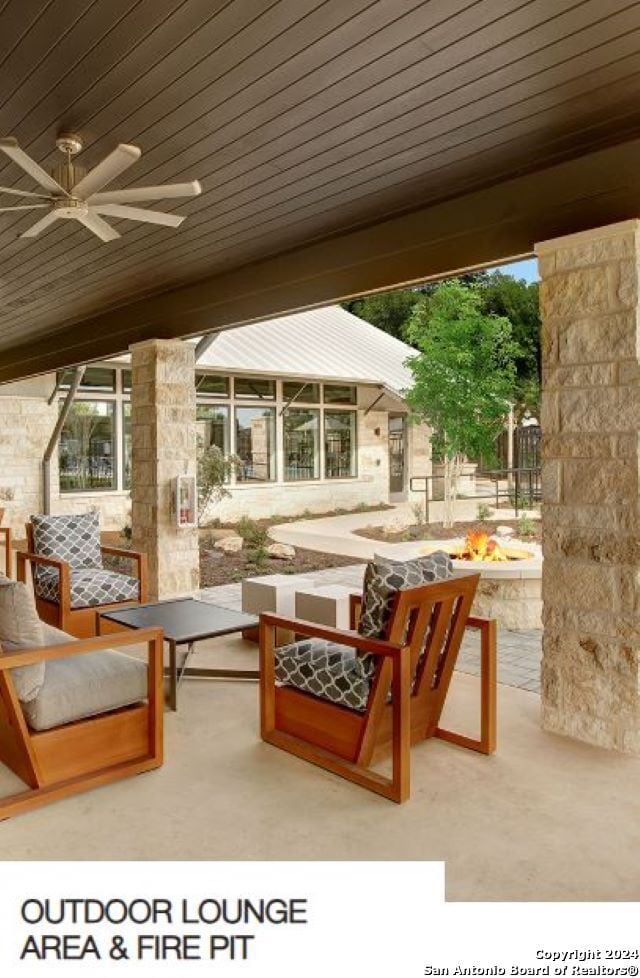 view of patio with an outdoor hangout area and ceiling fan