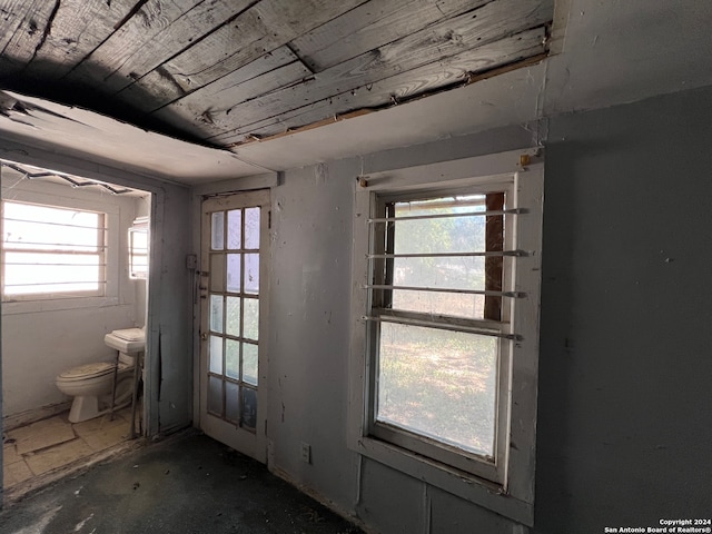 doorway to outside with a healthy amount of sunlight