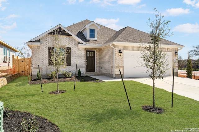 view of front of home featuring a front yard and a garage