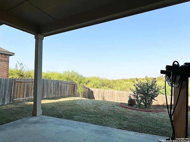 view of yard with a patio area