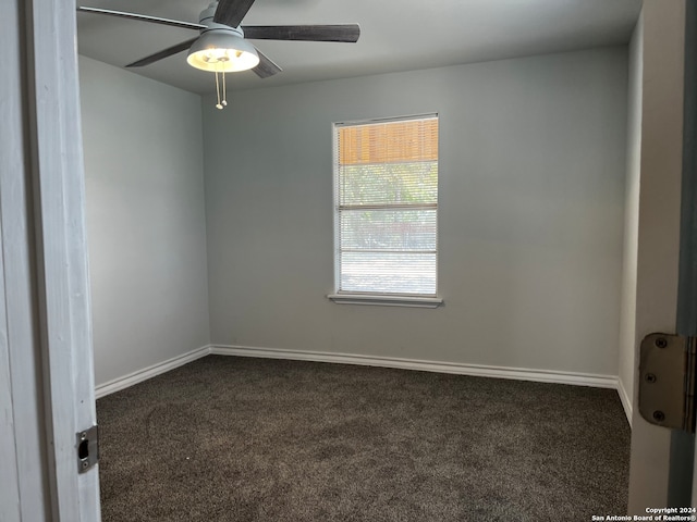 carpeted empty room featuring ceiling fan