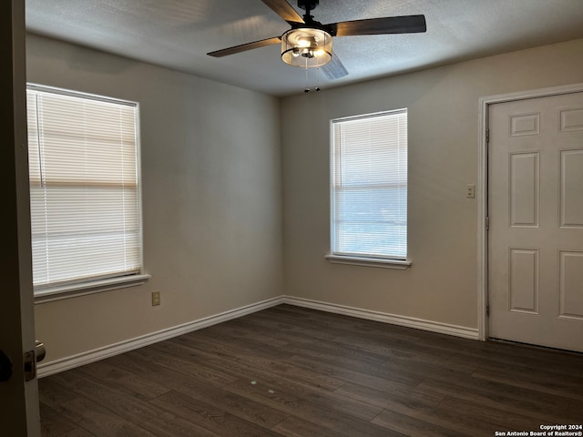 unfurnished room with dark wood-type flooring and ceiling fan